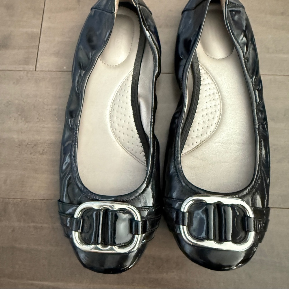 G.H Bass and Company Ladies Flat Shoes Black size 8.5